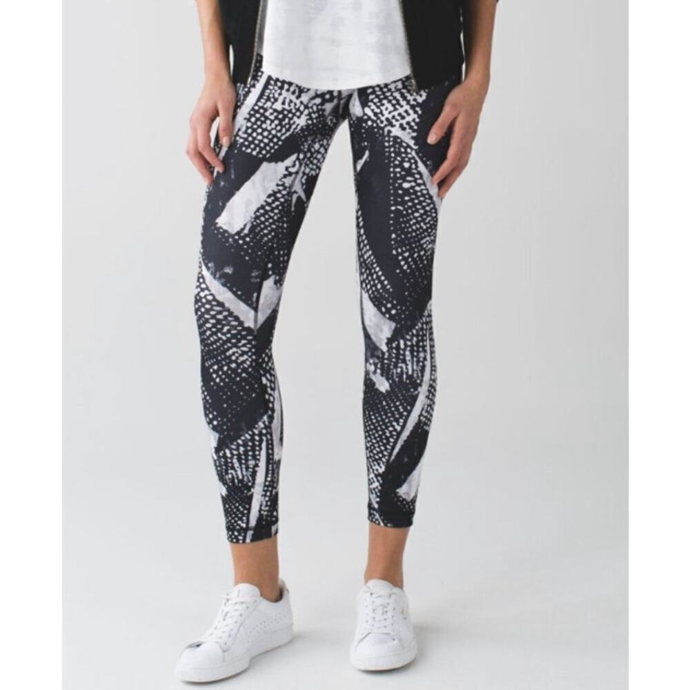 Lululemon High Times Pant *Full-On Luon Size 4 Static Mist White Black